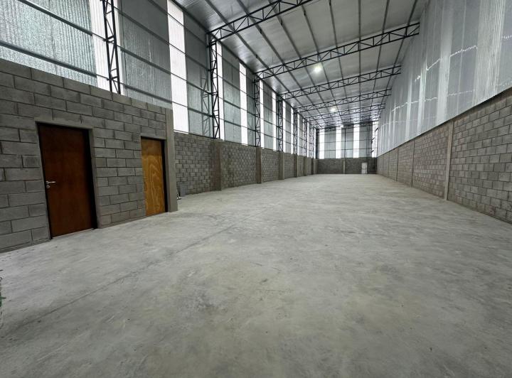 Bodega-Galpón · 420m² · 1 Ambiente · 1 Cochera