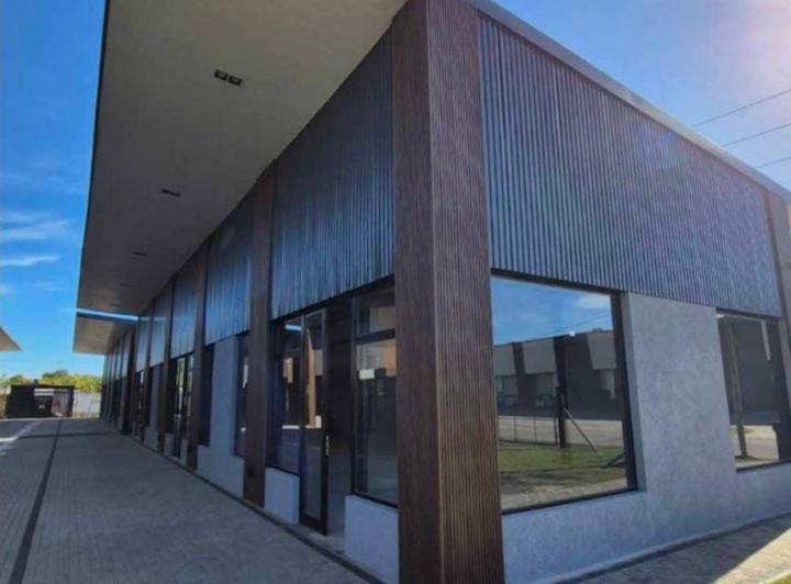 Local comercial · 80m² · 2 Ambientes · 1 Cochera