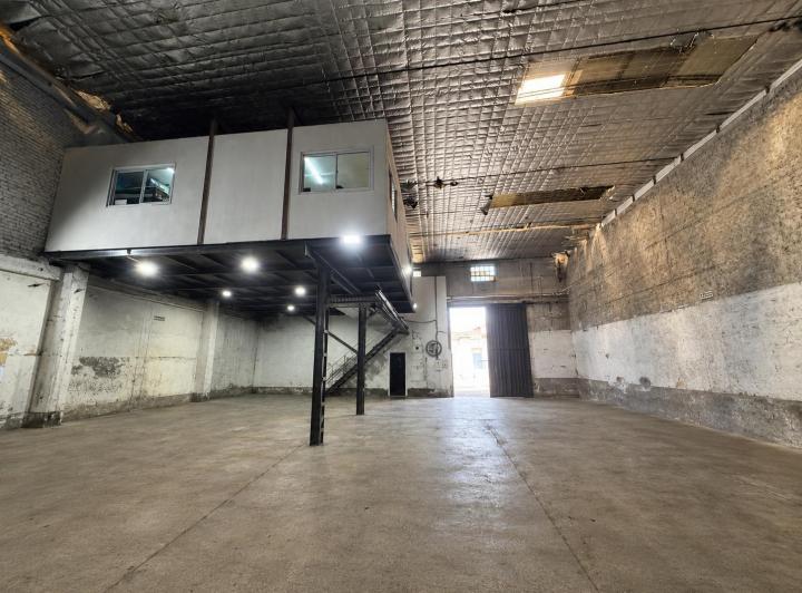 Bodega-Galpón · 930m²