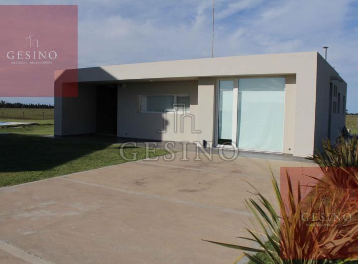 Casa · 180m² · 3 Dormitorios · 2 Cocheras