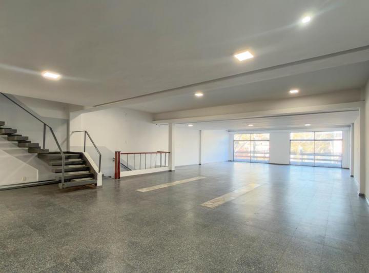 Local comercial · 383m² · 2 Ambientes