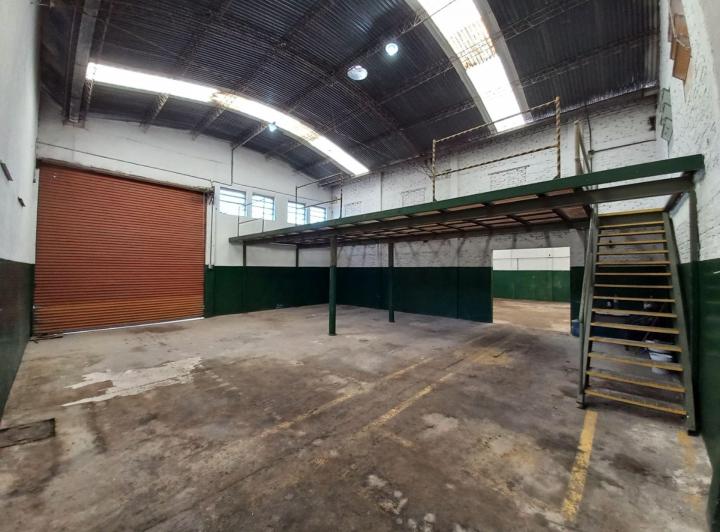 Bodega-Galpón · 893m²