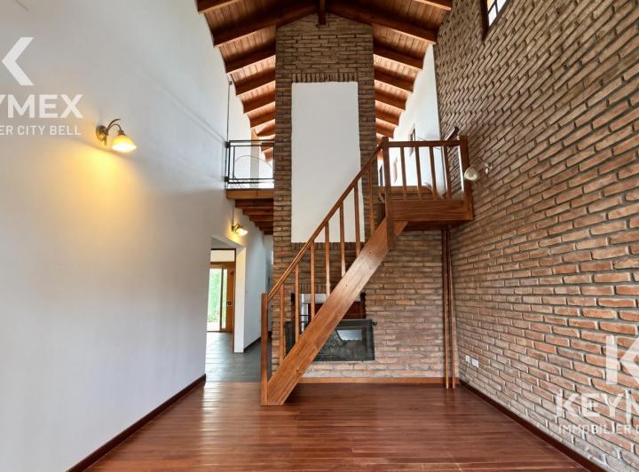 Casa · 236m² · 7 Ambientes · 2 Cocheras