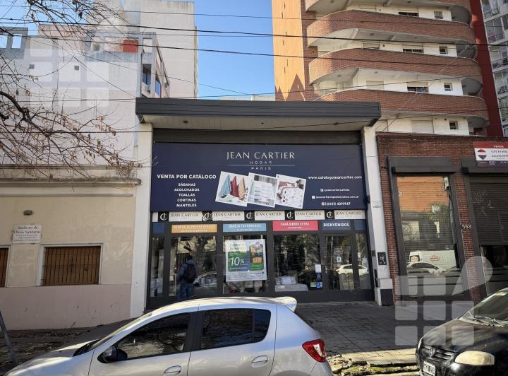 Local comercial · 220m²