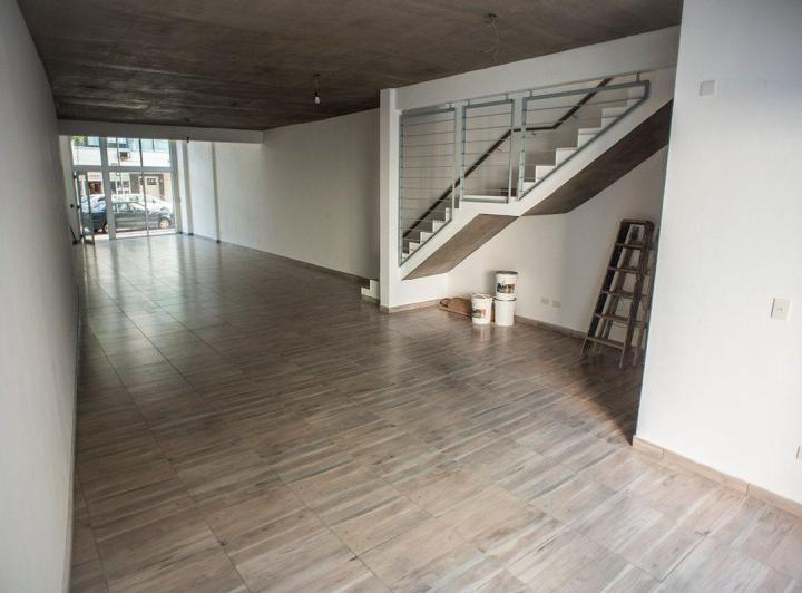 Local comercial · 180m²