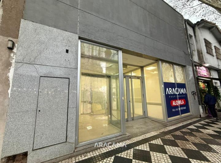 Local comercial · 216m² · 3 Ambientes