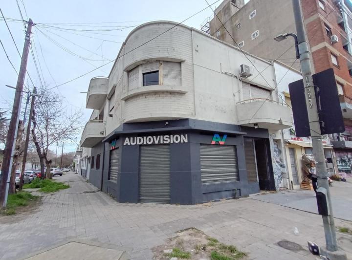 Local comercial · 326m²