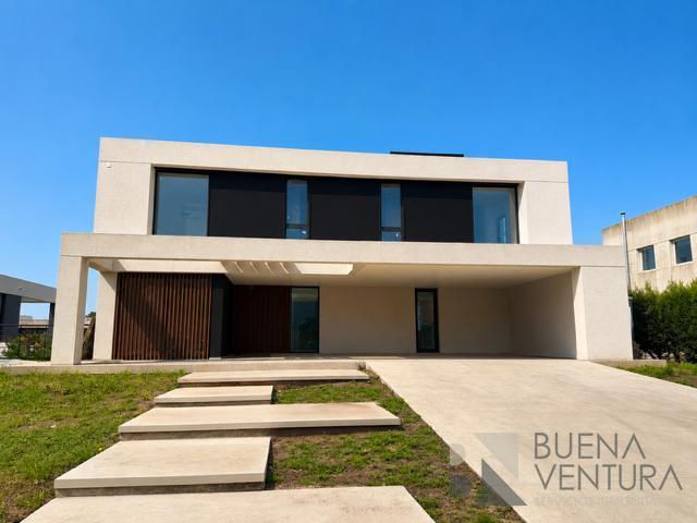 Casa · 248m²