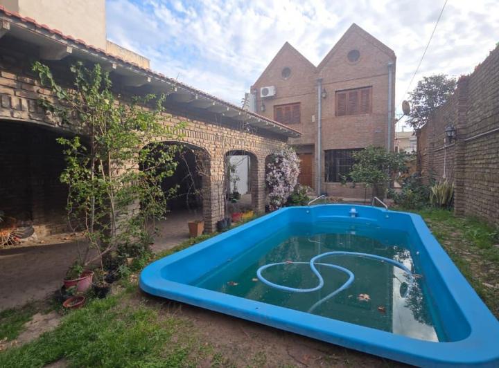 Casa · 150m² · 5 Ambientes · 2 Cocheras