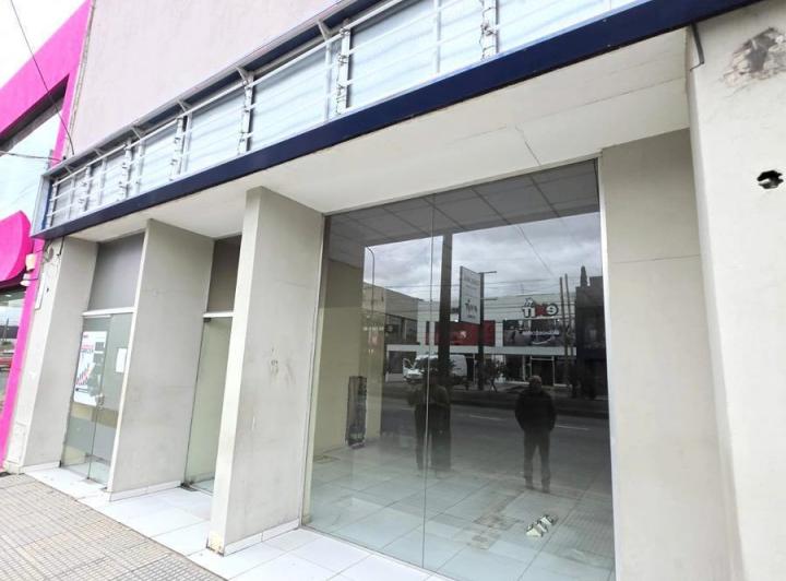 Local comercial · 493m² · 3 Ambientes