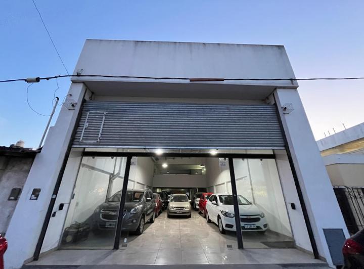 Local comercial · 240m²