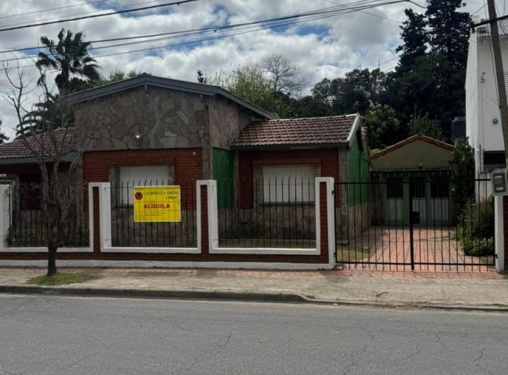 Casa · 90m² · 7 Ambientes · 1 Cochera