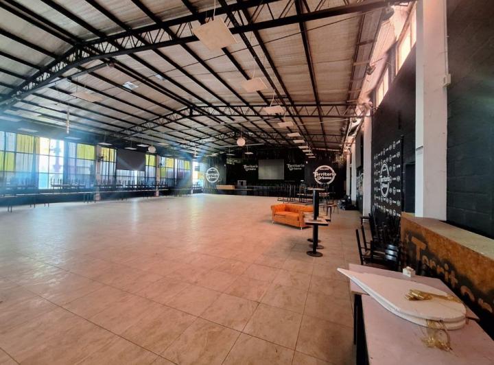 Local comercial · 1600m²