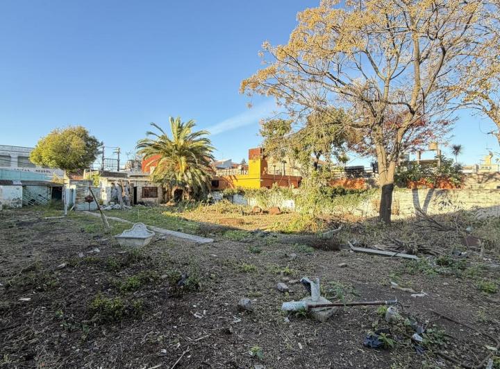 Terreno · 883m²