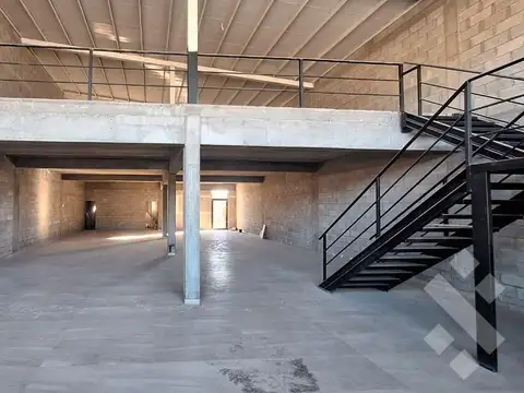 En alquiler | amplio local comercial | avenida san martin plottier