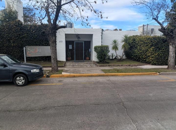 Casa · 340m² · 6 Dormitorios