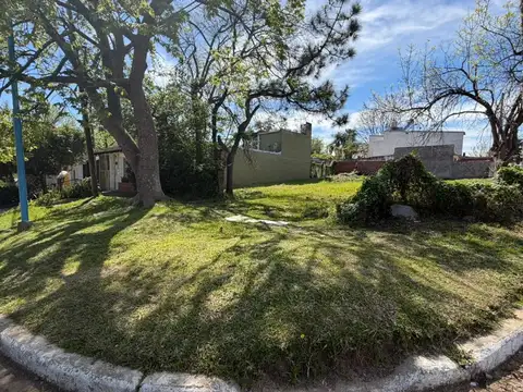 Terreno en esquina sobre avenida