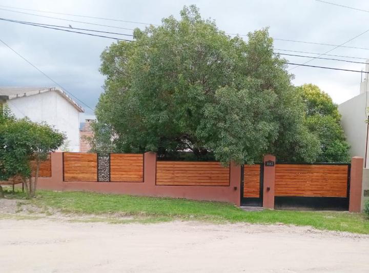 Casa · 94m² · 3 Ambientes · 1 Cochera