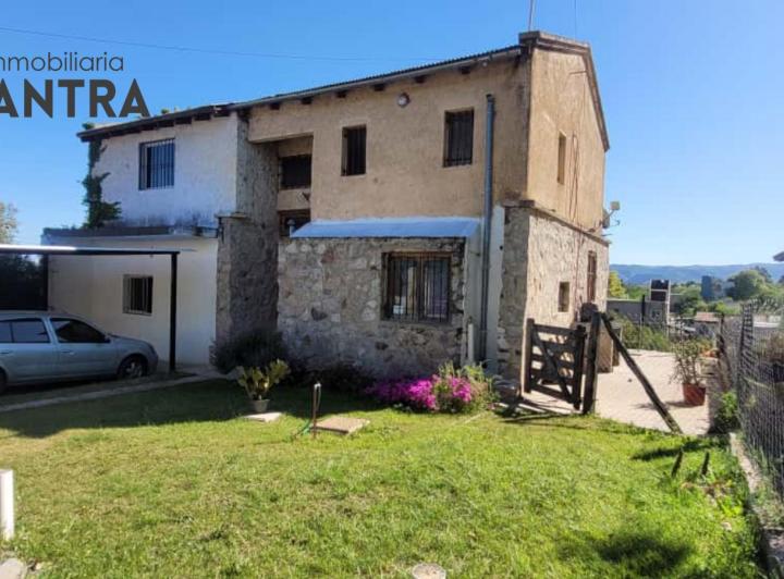 Casa · 214m² · 5 Dormitorios · 2 Cocheras