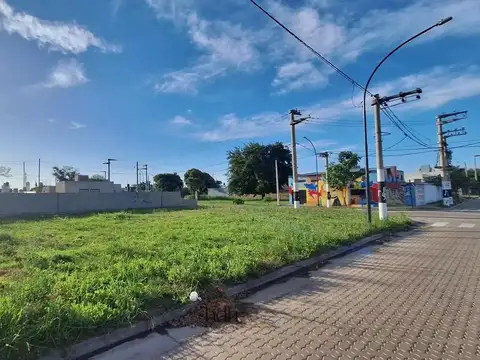 Lote venta amplio esquina de 18 x 26,25 m barrio matienzo