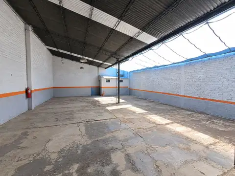 Venta de galpón/local en las cañas, guaymallén