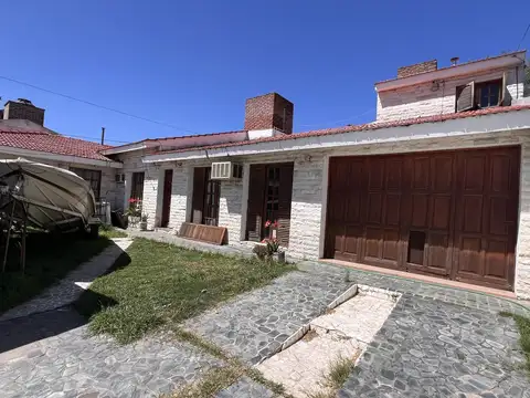 Casa en venta 4dor + dpto. quincho, cochera p/3
