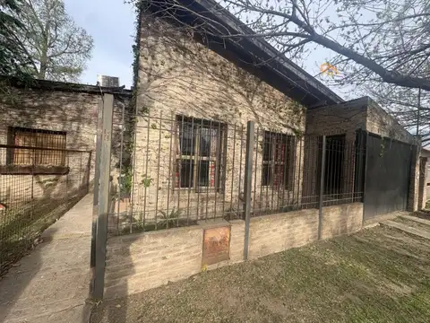Casa en alquiler - roldan - casco céntrico