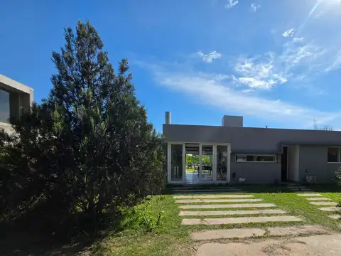 Alquiler casa 2 dormitorios- roldan