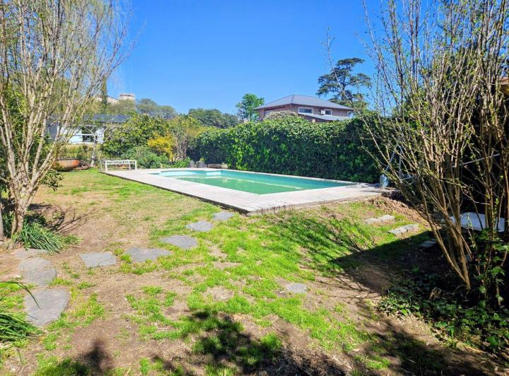 Casa · 359m² · 8 Ambientes · 2 Cocheras