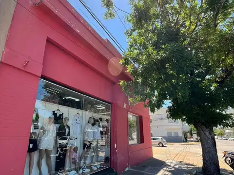 Se vende local comercial esquina centrica