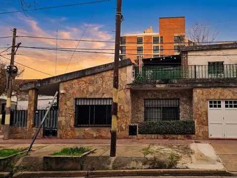 Venta casa un domirtorios, cochera arroyito
