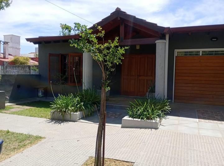 Casa · 220m² · 12 Ambientes · 2 Cocheras
