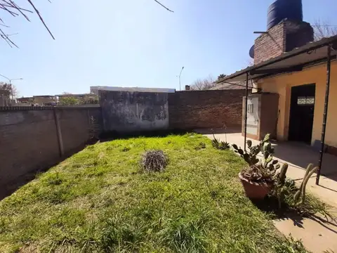 Excelente casa de 3 ambientes con jardin en venta barrio san