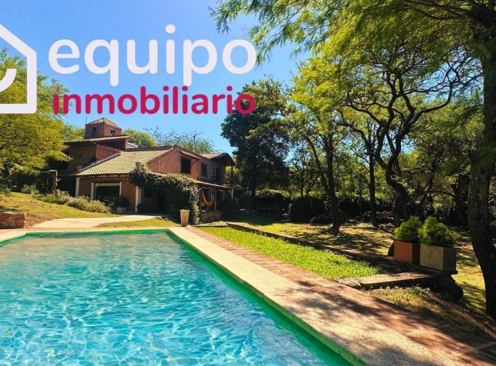 Casa · 300m² · 8 Ambientes · 2 Cocheras