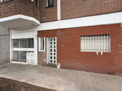 Venta/permuta departamento de un dormitorio en pb en bella vista, rosario.