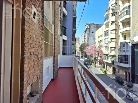 Venta departamento de 2 dormitorios con balcon y patio en barrio centro