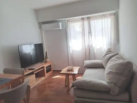 Venta departamento dos dormitorios reciclado amoblado. zona rio