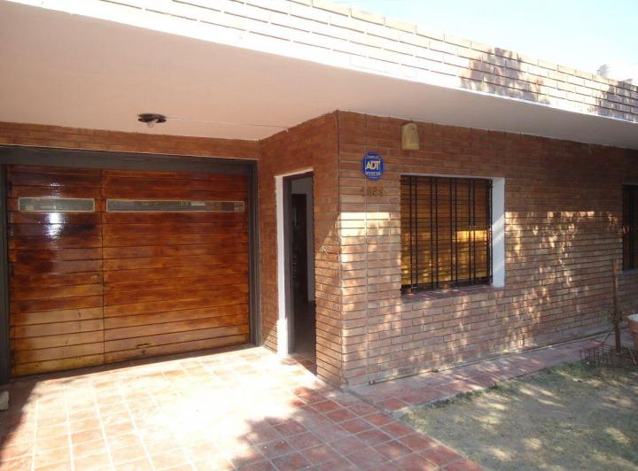 Casa · 220m² · 10 Ambientes · 2 Cocheras