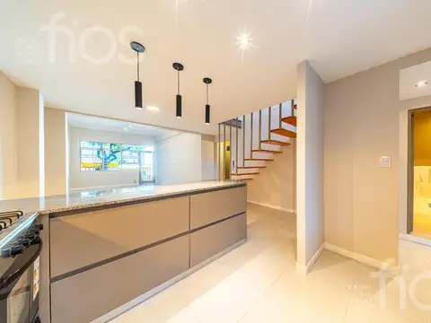 Venta duplex refaccionado de 3 dormitorios con patio y terraza exclusiva en barrio centro