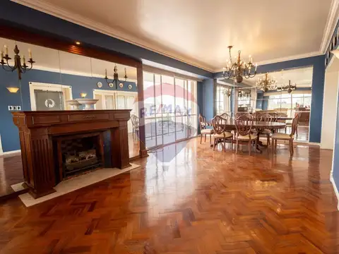 Piso de 3 dormitorios con cochera en venta
