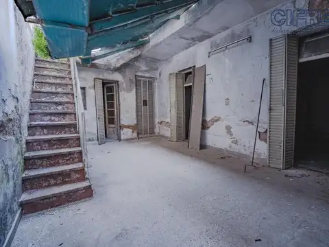 Terreno 8,66x25 zonificación usab1 casa a refaccionar en villa del parque, de 219,7m2