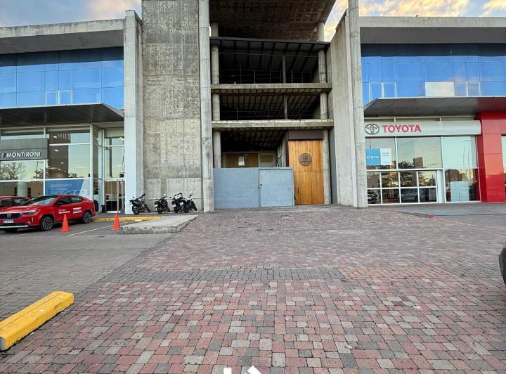 Oficina comercial · 600m² · 16 Ambientes · 6 Cocheras