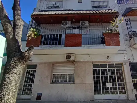 Ph de 3 ambientes en planta baja con entrada independiente.