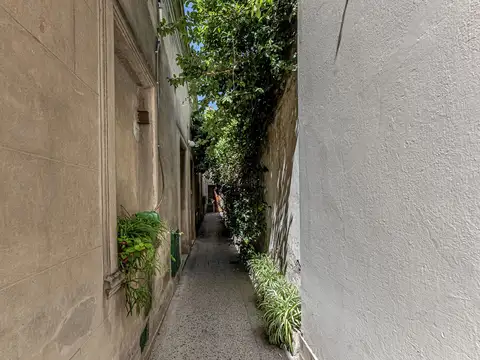 Venta ph belgrano. 92 m2 totales. 3 ambientes y escritorio. patio. bajas expensas.