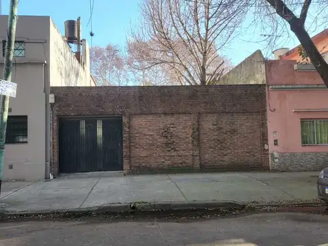 Lote con garage en saavedra