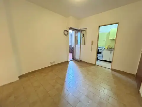 Venta depto 2 ambientes balvanera con patio