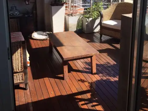 Excelente piso de categoría 4 amb, c/ cochera , sobre el bvard ramón l falcón