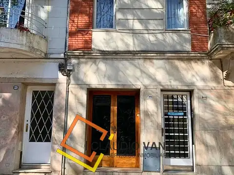 Alquiler monoambiente en villa urquiza parque chas con cocina independiente, lavadero techado y patio. expensas bajas.