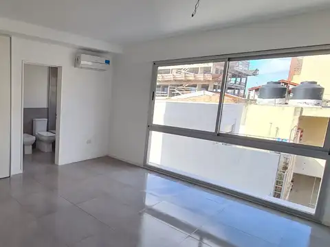 Alquiler. depto. monoambiente. apto uso prof. paternal. excelente ubicación. 27m2. luminoso.