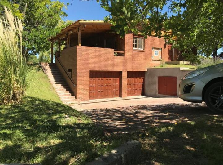 Casa · 175m² · 2 Dormitorios · 2 Cocheras